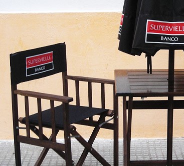 SILLA TIPO DIRECTOR DE MADERA COLOR NEGRO